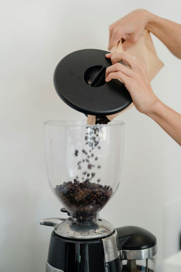 Cafetière à grain : boostez votre café à la maison !